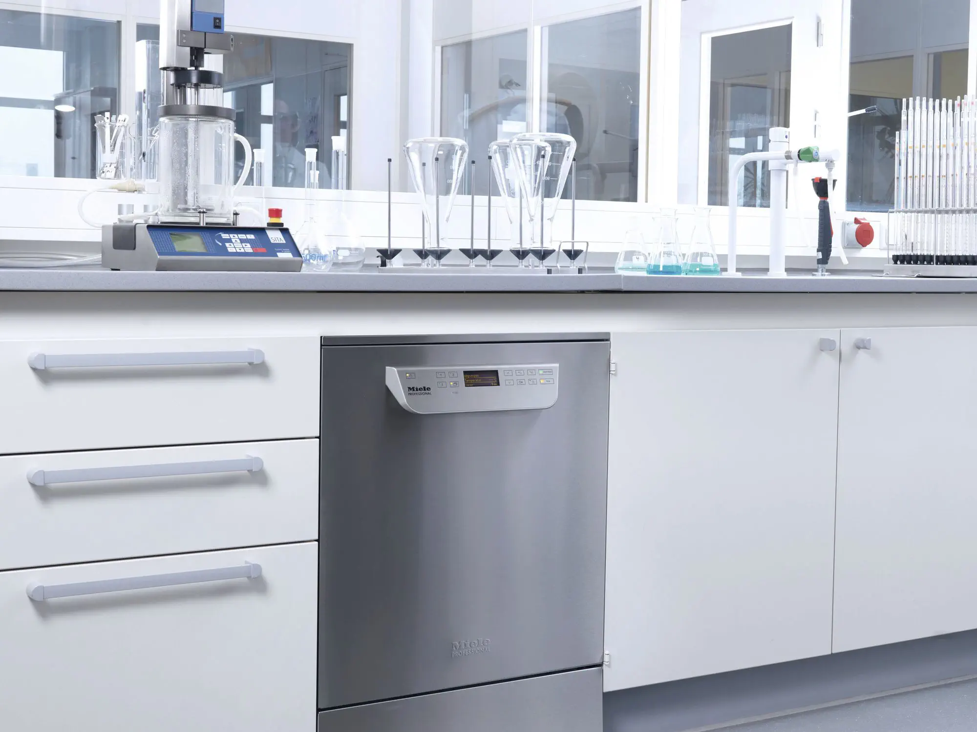 Lave-vaisselle de laboratoire à séchage intégré MIELE – Image 6